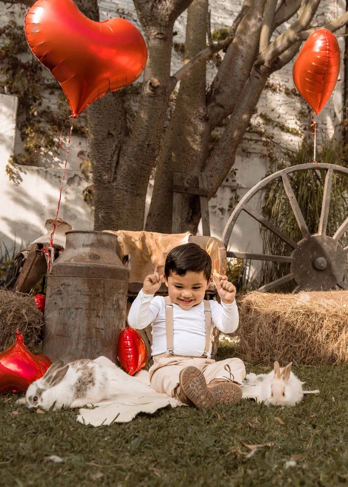 Niña conviviendo con conejitos en jardín rústico